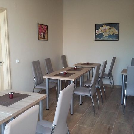 Fonix Apartman Appartamento Gyula Esterno foto