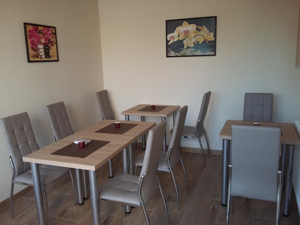 Fonix Apartman Appartamento Gyula Esterno foto