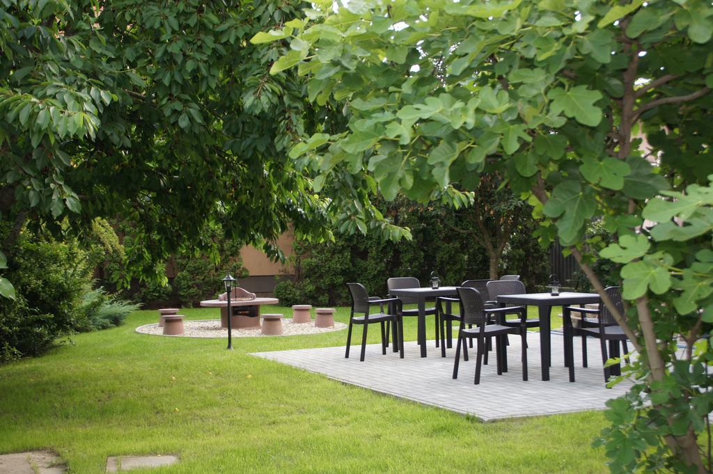 Fonix Apartman Appartamento Gyula Esterno foto