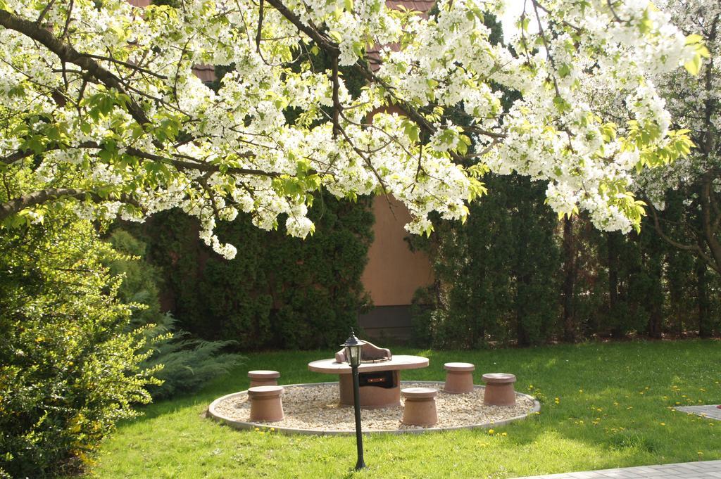 Fonix Apartman Appartamento Gyula Esterno foto