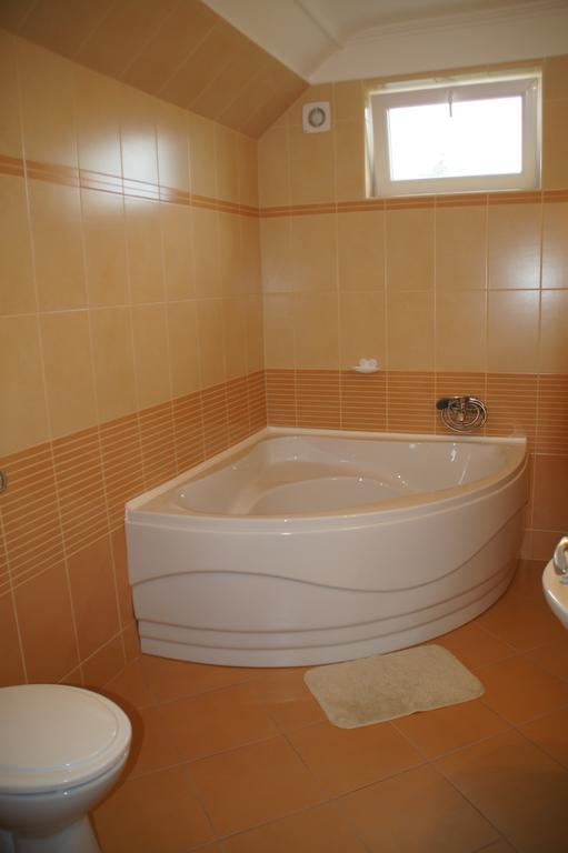 Fonix Apartman Appartamento Gyula Esterno foto